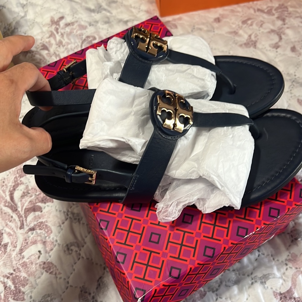 Tory Burch Navy Blue Leather Logo Thong Sandals with Gold Emblem - Picture 3 of 8